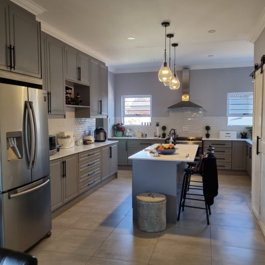 6 Bedroom Property for Sale in Kathu Northern Cape